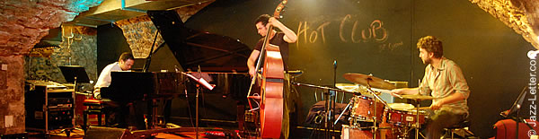 080611-Stephan-Horton-trio-Hot-Club-0949-600x155