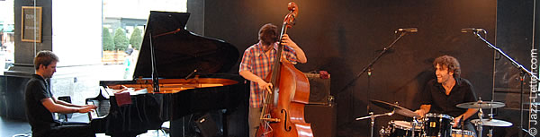 080728-Jean-Kapsa-trio-Peristyle-0604-600x153