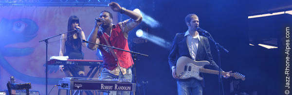 110701-robert-randolph-band-vienne-2548-600x196