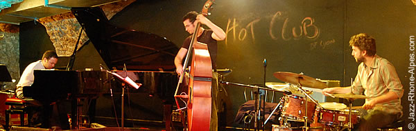 080611-Stephan-Horton-trio-Hot-Club-0949-600x190