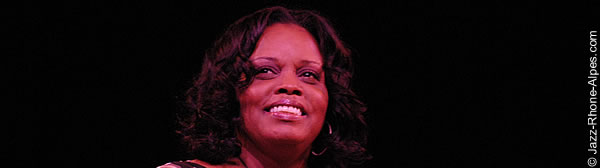 081113-Dianne-Reeves-Villefranche-0066-600x168