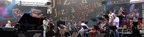 090629-jason-lindner-big-band-vienne-0208-600x157