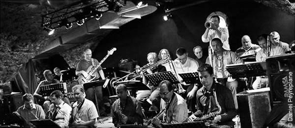 100506-mystere-swing-big-band-hotclub-dp-6107-600x262