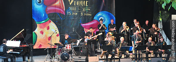 100630-big-band-roanne-cybele-044-600x211