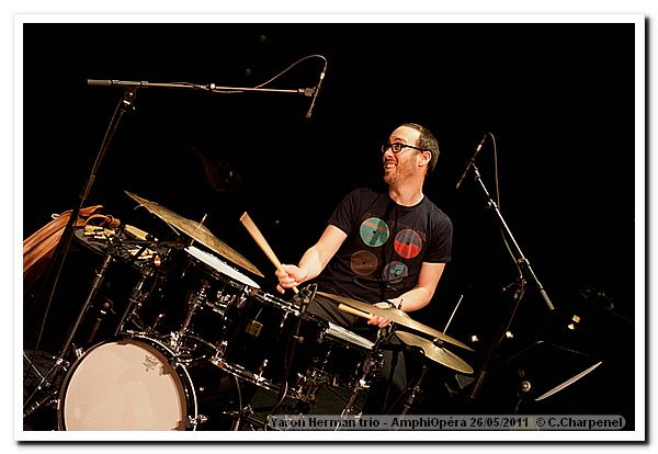 110526-yaron-herman-trio-amphi-cc-06