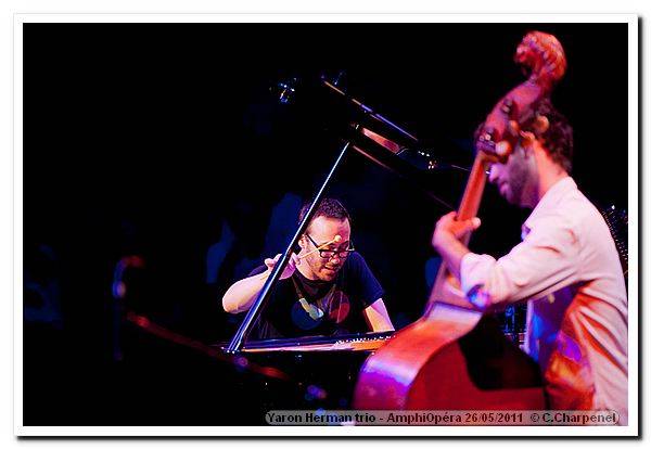 110526-yaron-herman-trio-amphi-cc-10