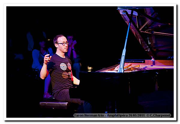 110526-yaron-herman-trio-amphi-cc-12