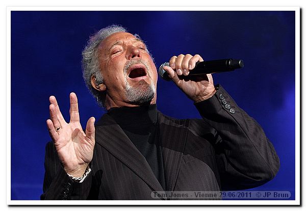 110629-tom-jones-vienne-jpb-9706