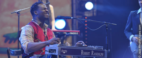 110701-robert-randolph-band-vienne-2536-600x245