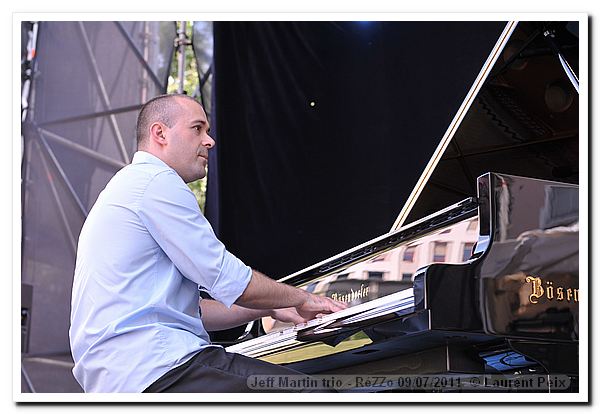 110709-jeff-martin-trio-rezzo-4307