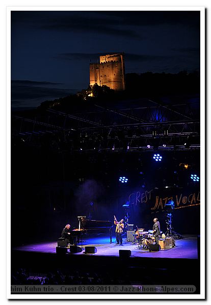 110803-joachim-kuhn-trio-crest-8093