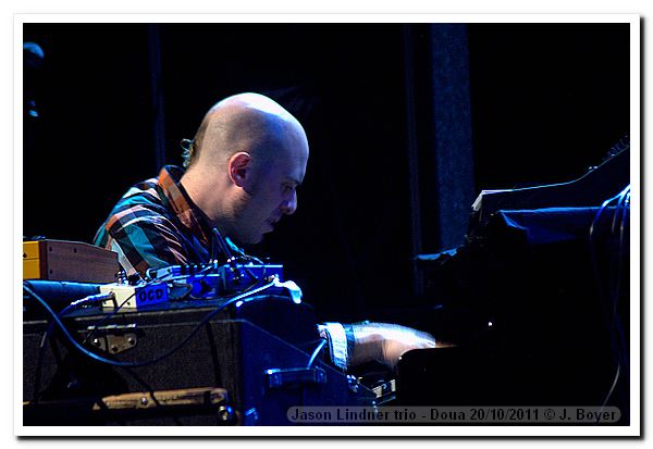 111020-jason-lindner-trio-doua-jb-0010