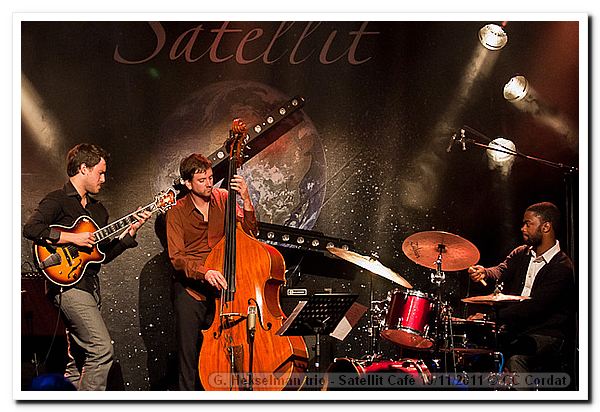 111119-gilad-hekselman-trio-roanne-ccc-0002