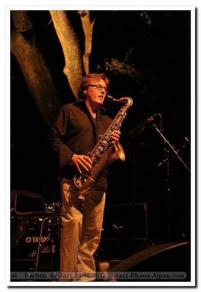 120821-04-hommage-henri-salvador-parfum-4784