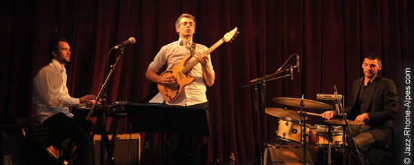 130525-08-trio-dt-nuits-des-jazz-1087-600x239