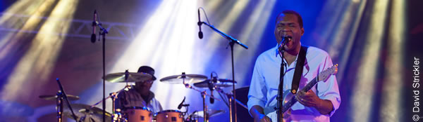 130706-08-the-robert-cray-band-ds-7104-600x174