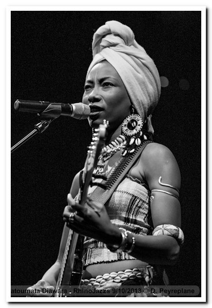 131009-fatoumata-diawara-firminy-rhinojazz-dp-1923