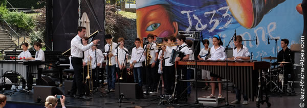 140705-01-c-perrot-junior-jam-cybele-8210xt1-600x211
