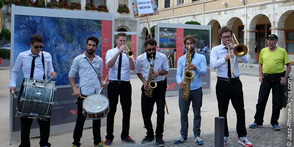 140705-05-quincaillerie-orchestra-jazzparade-8249xt1-600x300