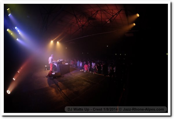 140801-03-dj-watts-up-set-crest-0470