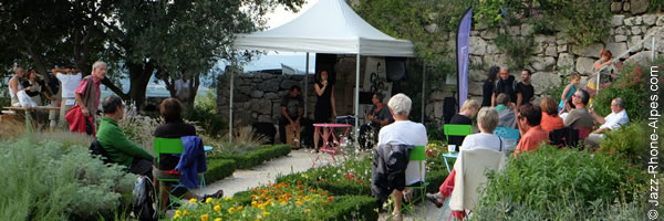 140820-01-cordes-vocal-group-la-garde-adhemar-12177-600x200