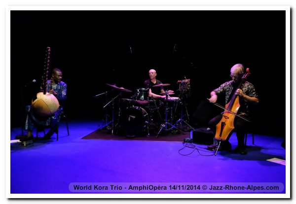 141114-world-kora-trio-amphiopera-15380