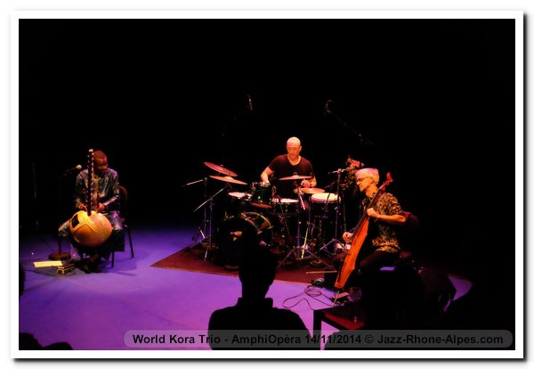 141114-world-kora-trio-amphiopera-15383