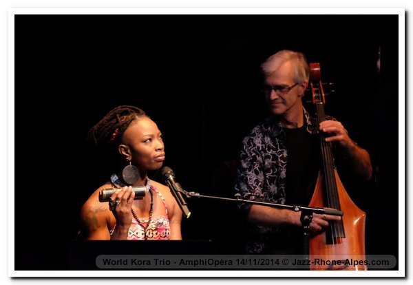 141114-world-kora-trio-amphiopera-25613