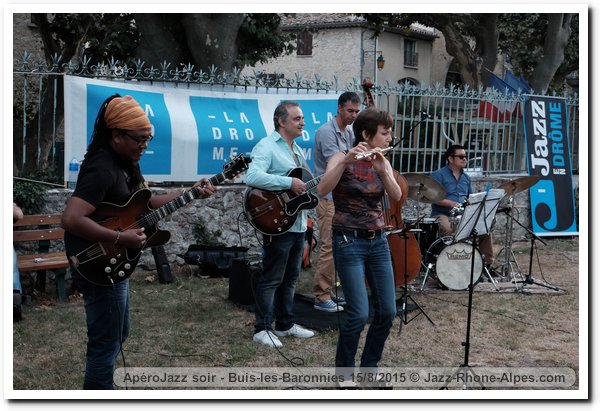 150815-02-aperojazz-soir-buis-les-baronnies-16608