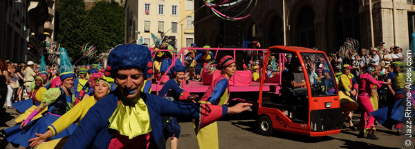 160703-03-parade-danse-vienne-14983-600x216