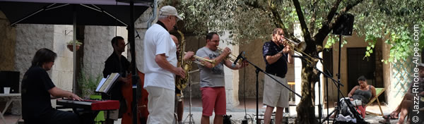 160818-02-apero-jazz-magnetic-orchestra-buis-les-baronnies-8563-600x176