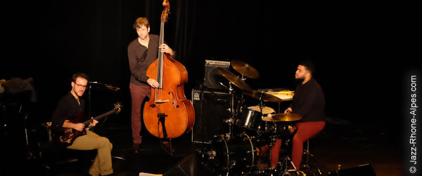 161111-gilad-hekselman-trio-jazz-aux-carres--600x251