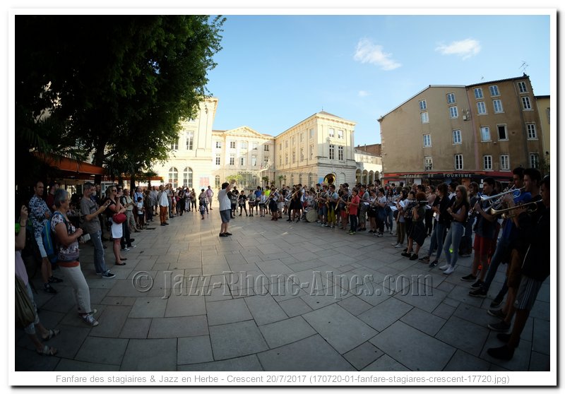 170720-01-fanfare-stagiaires-crescent-17720